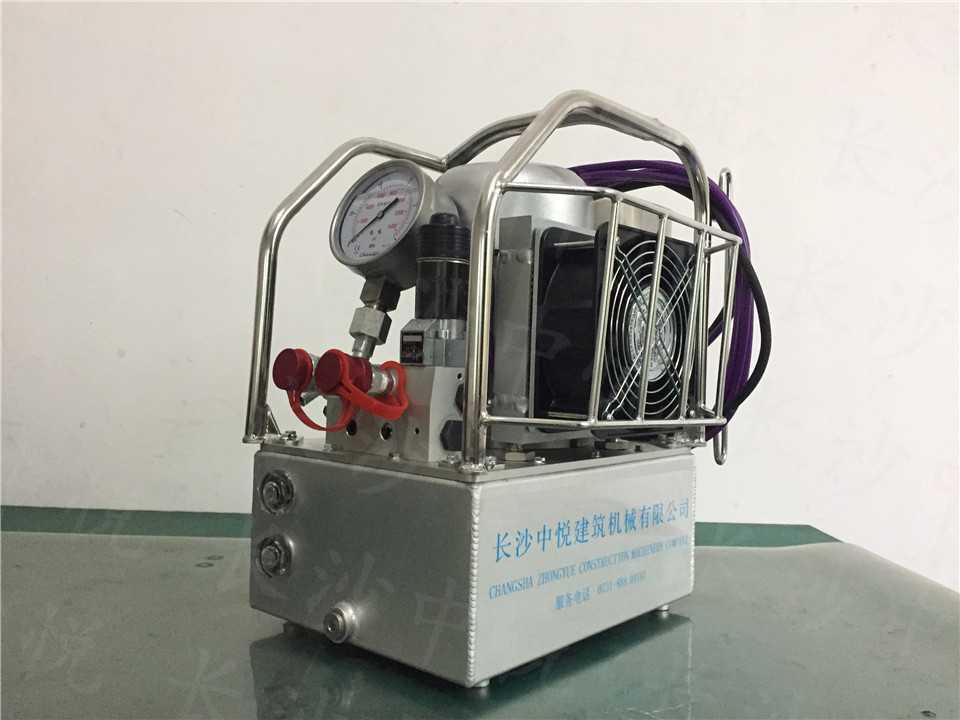 Pump station driven by solenoid valve hydraulic wrench