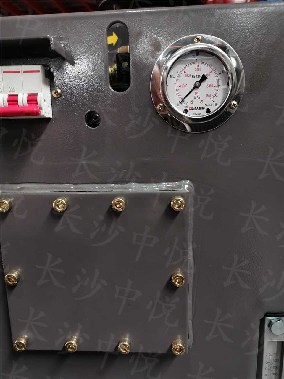 塔机液压顶升泵站(图5)