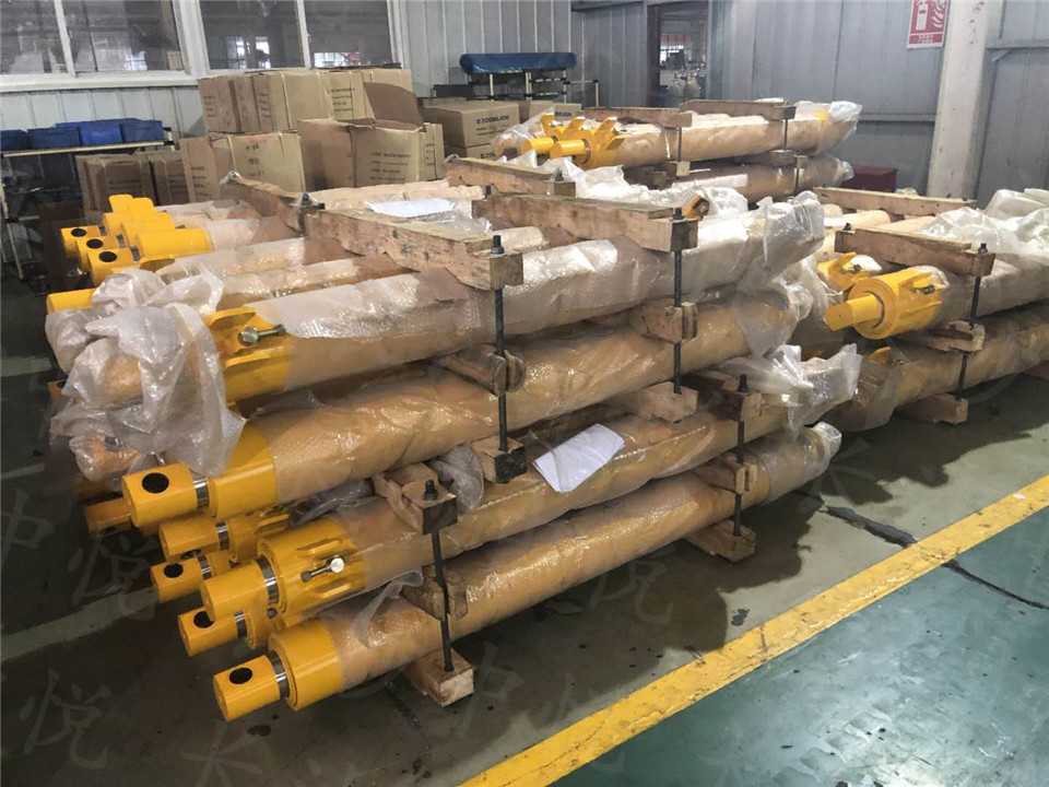 塔机液压顶升油缸(图1)
